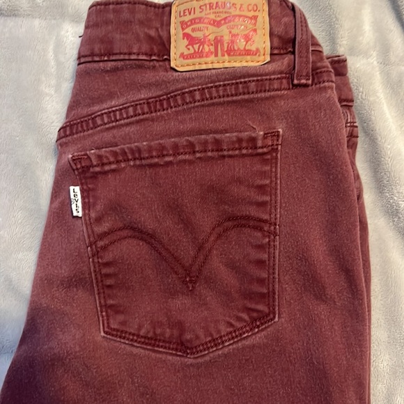 Maroon levi jeans. - Picture 3 of 4